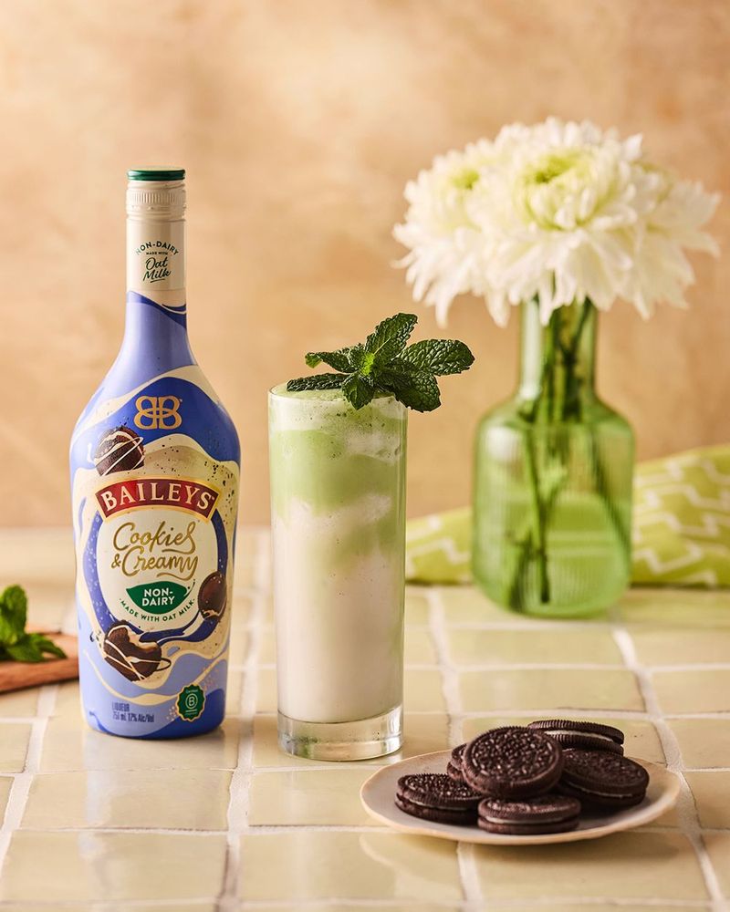 Baileys Cookies & Creamy Non-Dairy Liqueur Made with Oat Milk