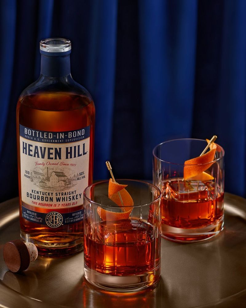 【HEAVEN HILL】ヘブン・ヒル　28年　空き瓶 HEAVEN HILL】ヘブン・ヒル 28年 空き瓶 ウイスキー