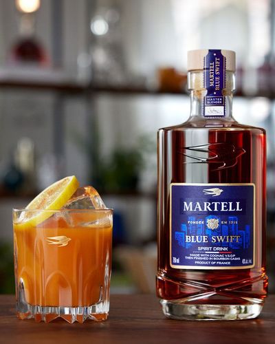 4本セット　MARTELL PAUL BOCUSE CRIZET ブランデー Martell Blue Swift Holiday Gift Set with Jigger & Glasses