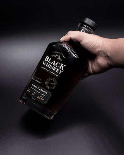 Black Whiskey アンでアンブラックコーンウイスキー 700ml Black Whiskey Single Barrel Andean Black Corn Whiskey | Passion