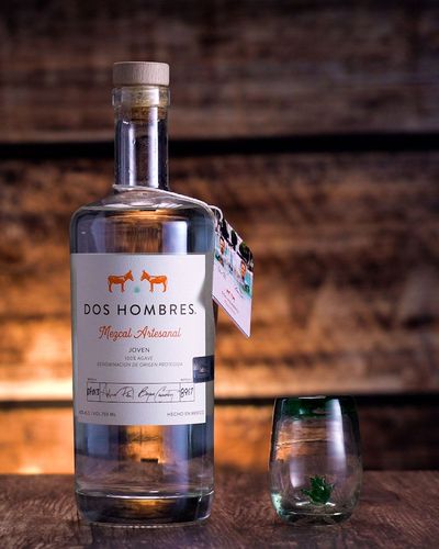 DOS HOMBRES ESPADIN MEZCAL ブレイキングバッド Dos Hombres Mezcal Joven Espadín by Aaron Paul and Bryan Cranston