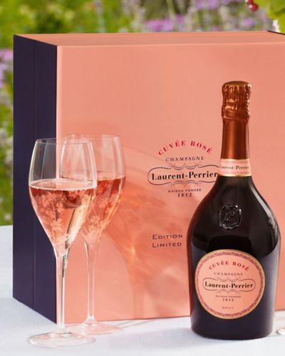 Laurent-Perrier Cuvée Rosé 750ml 2本セット Laurent-Perrier Cuvée Rosé Box of 1 Bottle and 2 glasses